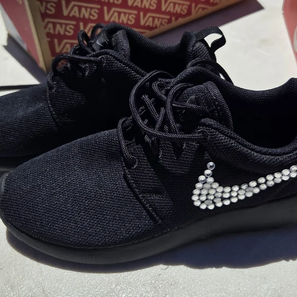Nike Black Athletic Shoes with Silver Accents Nike V2K Run Women main image 3